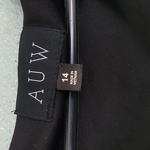 Elegant Red and Black Wrap Dress - Picture 4 of 7